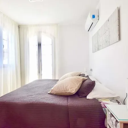 别墅 Playa Blanca Sleeps 4 With Pool Air Con And Wifi