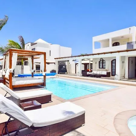别墅 Playa Blanca Sleeps 4 With Pool Air Con And Wifi 普拉亚布兰卡