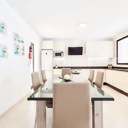 Playa Blanca Sleeps 4 With Pool Air Con And Wifi * 普拉亚布兰卡