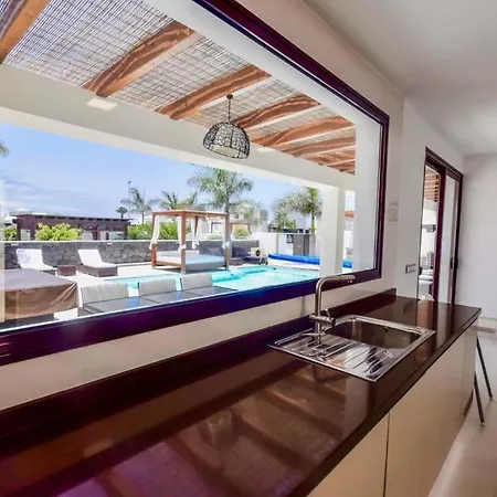 Playa Blanca Sleeps 4 With Pool Air Con And Wifi וילה *