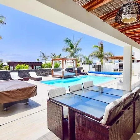 Playa Blanca Sleeps 4 With Pool Air Con And Wifi *