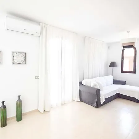 Playa Blanca Sleeps 4 With Pool Air Con And Wifi Villa *