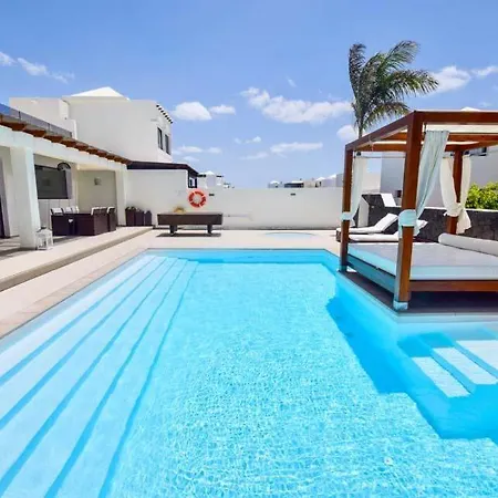 Villa Playa Blanca Sleeps 4 With Pool Air Con And Wifi *