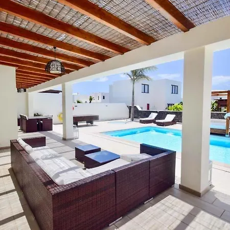 Playa Blanca Sleeps 4 With Pool Air Con And Wifi *